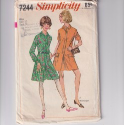 7244 SIMPLICITY 1967 STEP IN BUTTON DOWN PANTDRESS 2 LENGTHS. 12 32B